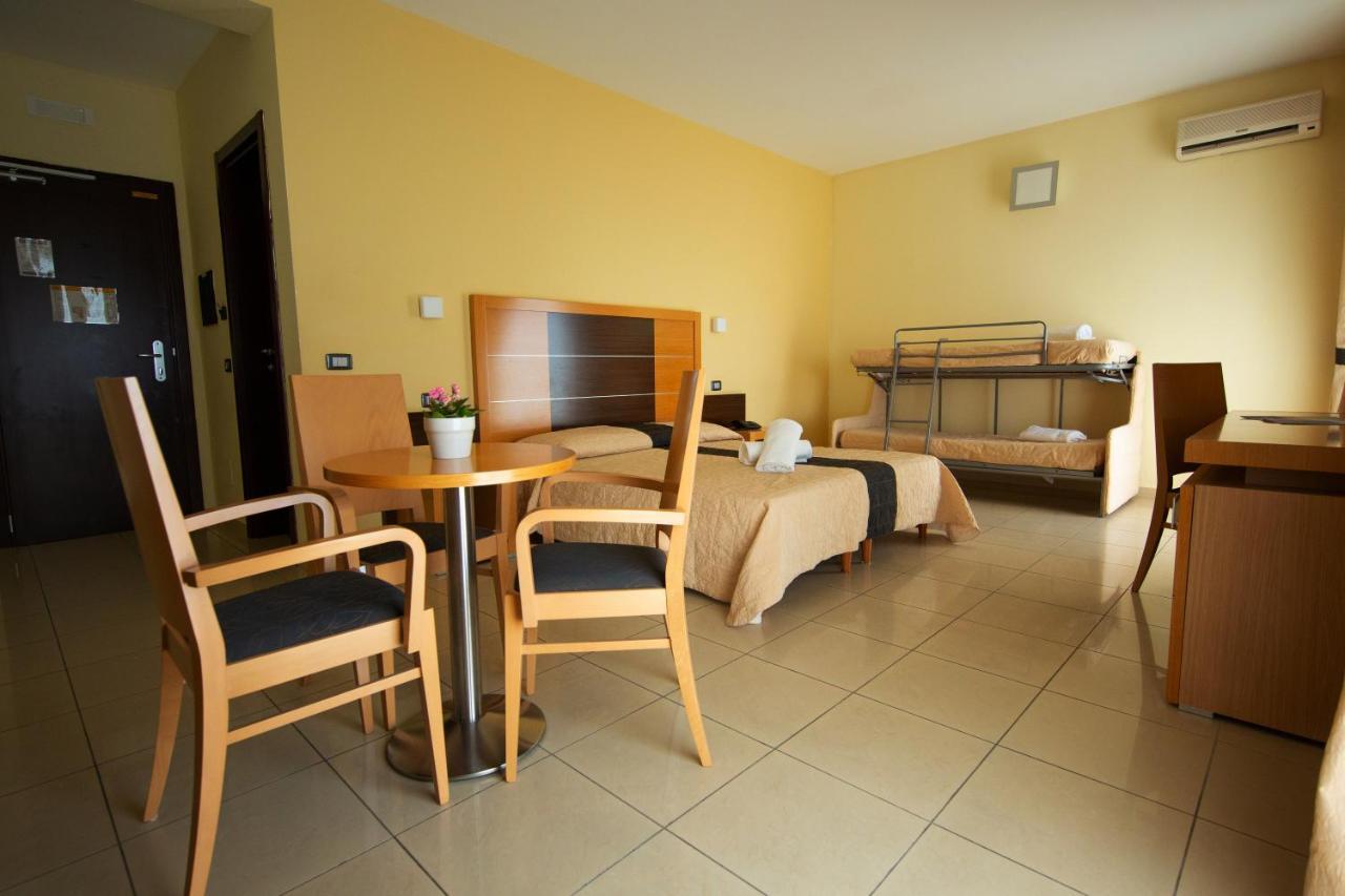 Ticho'S Greenblu Hotel Castellaneta Marina Luaran gambar